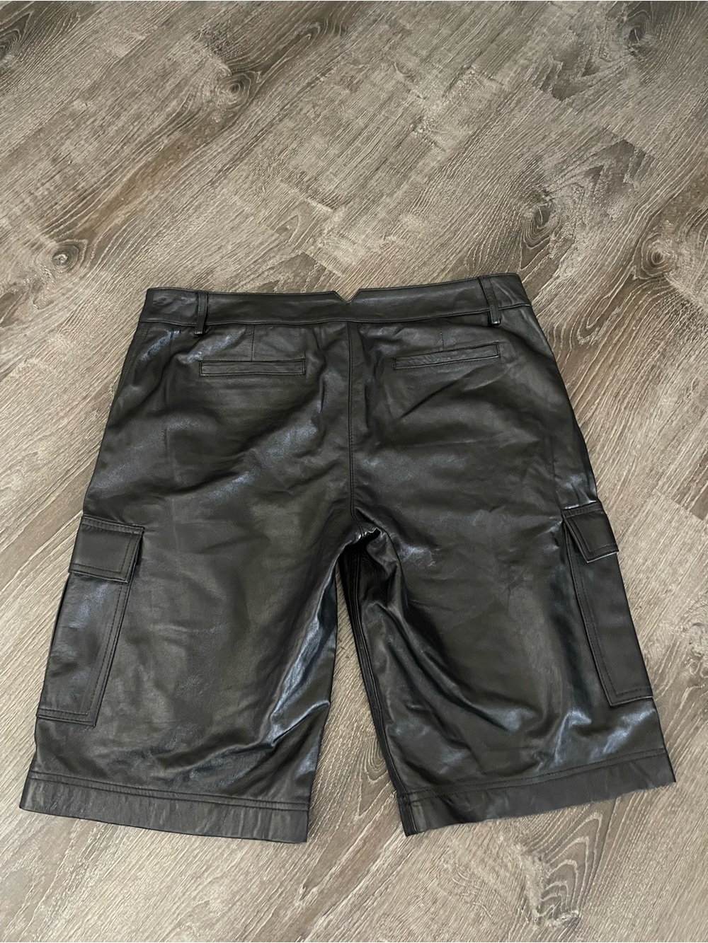 BCBGMAXAZRIA Black Genuine Lamb Leather Cargo Bermuda Shorts Size L Moto Y2K - Picture 3 of 7